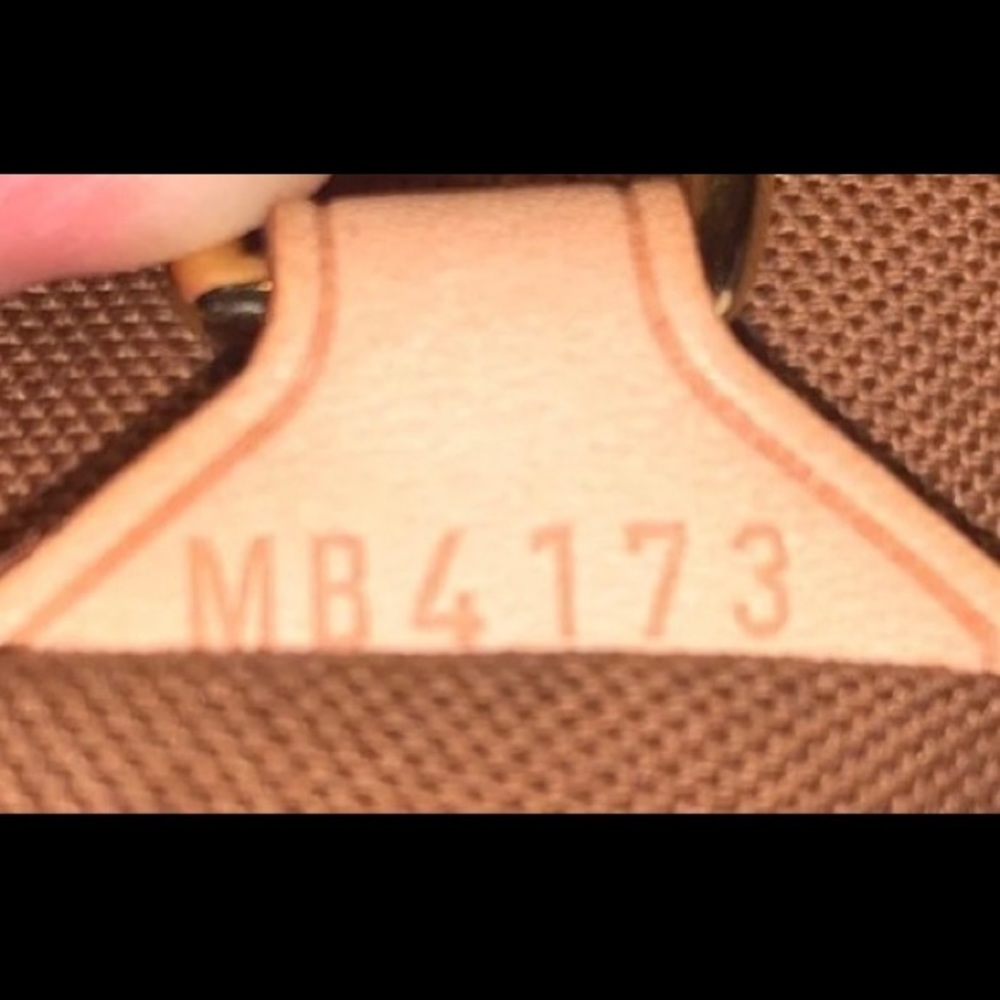 Louis Vuitton Tivoli GM Bag - Picture 5 of 8